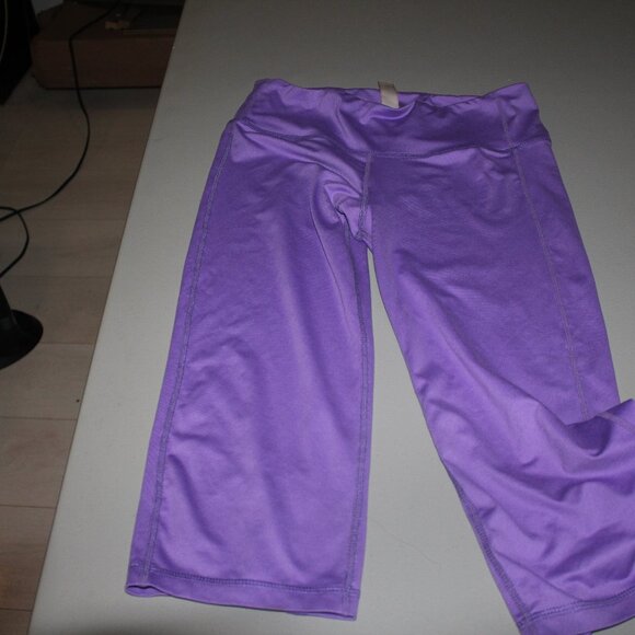 Purplel LuluLemon Capris Size 8 - Picture 1 of 6